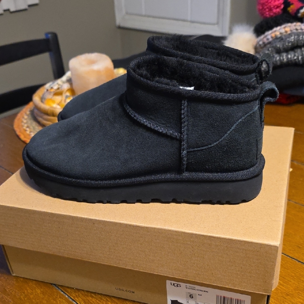 UGG Classic Ultra Mini Black Boot - Picture 7 of 10